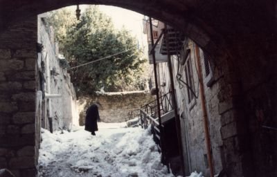 portico con neve via f. gangi